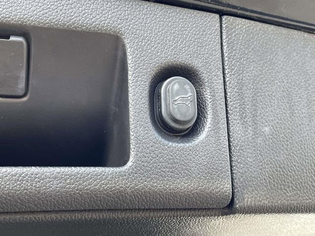 Used 2018 GMC Yukon Denali w/ Open Road Package image 11