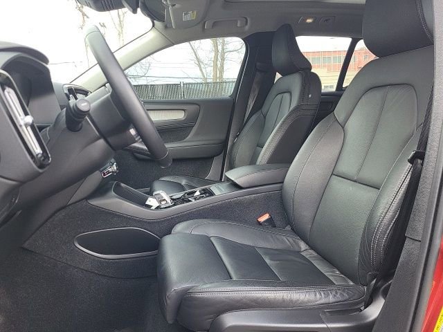 Used 2023 Volvo XC40 B5 Ultimate w/ Climate Package image 10