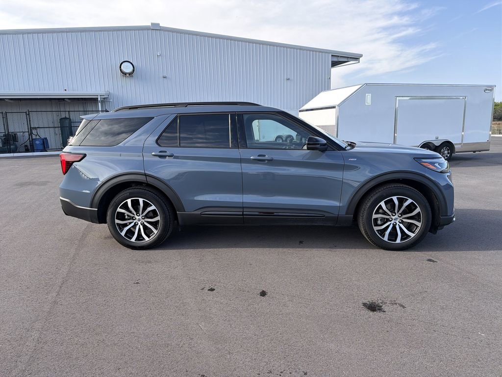 Certified 2025 Ford Explorer ST-Line w/ Premium Package image 3