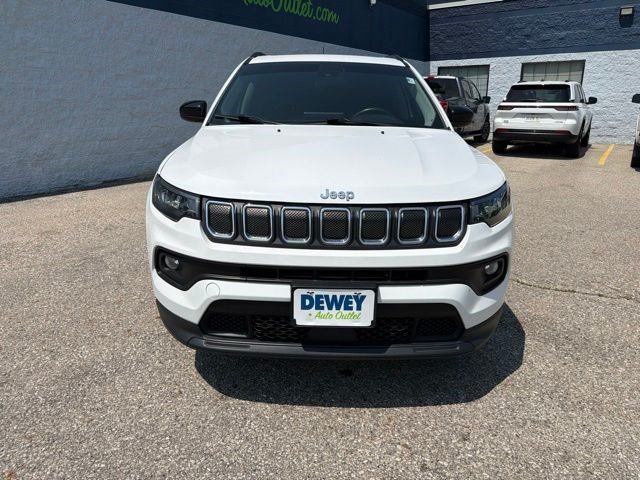 Used 2022 Jeep Compass Latitude w/ Sun and Sound Group AWD/4WD image 8