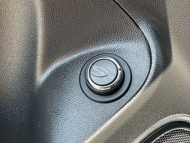 Used 2020 Buick Encore GX Essence w/ Experience Buick Package FWD image 16