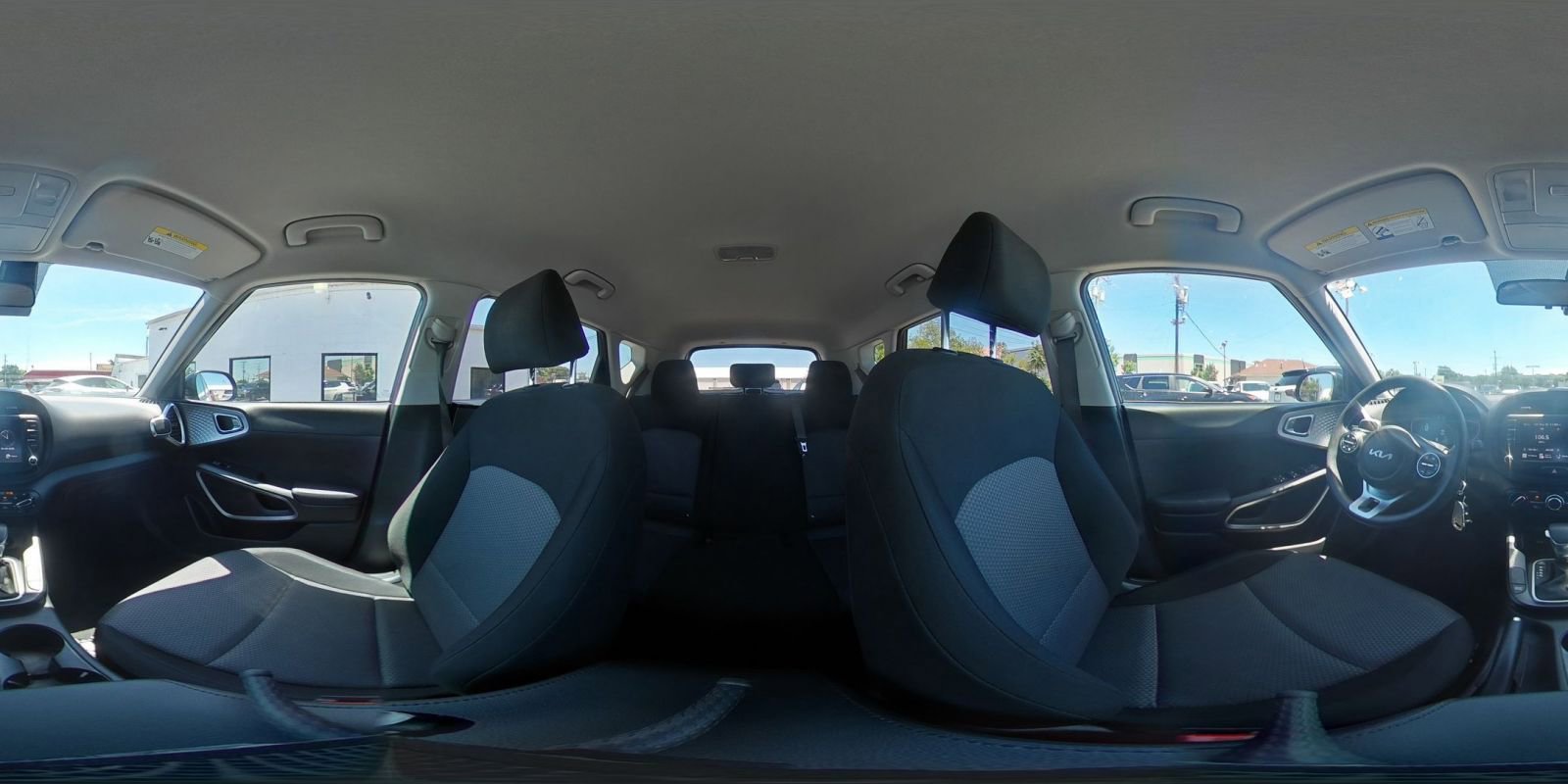 Used 2025 Kia Soul LX w/ LX Technology Package FWD image 41