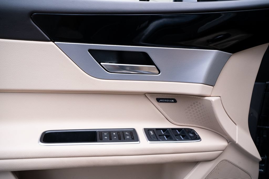 Used 2020 Jaguar XF Premium RWD image 25