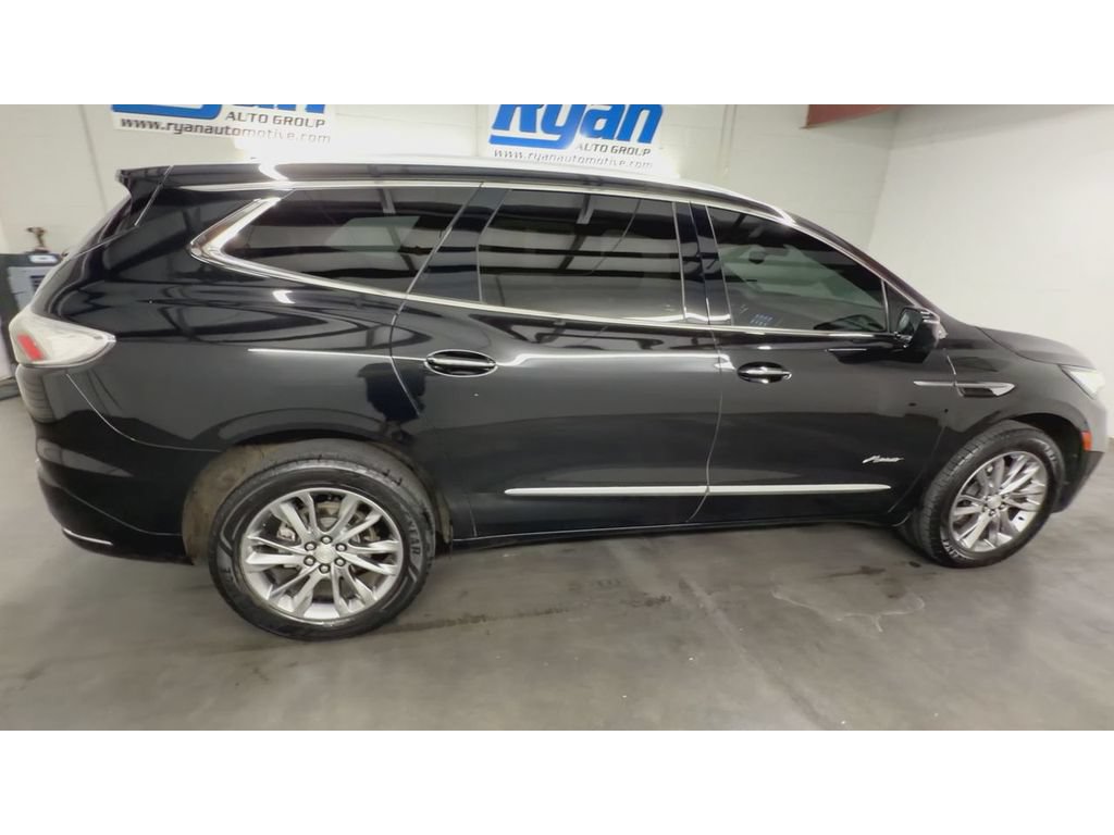 Used 2022 Buick Enclave Avenir w/ Avenir Technology Package FWD image 9