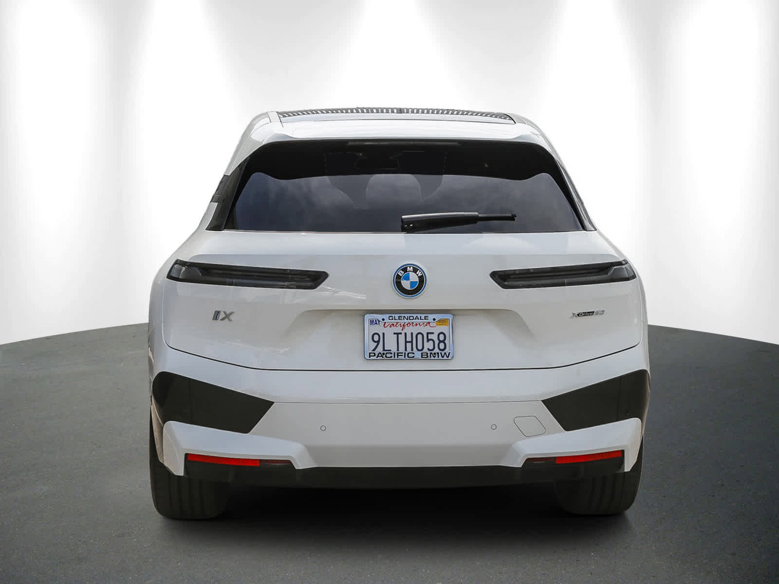 Used 2025 BMW iX xDrive50 image 5