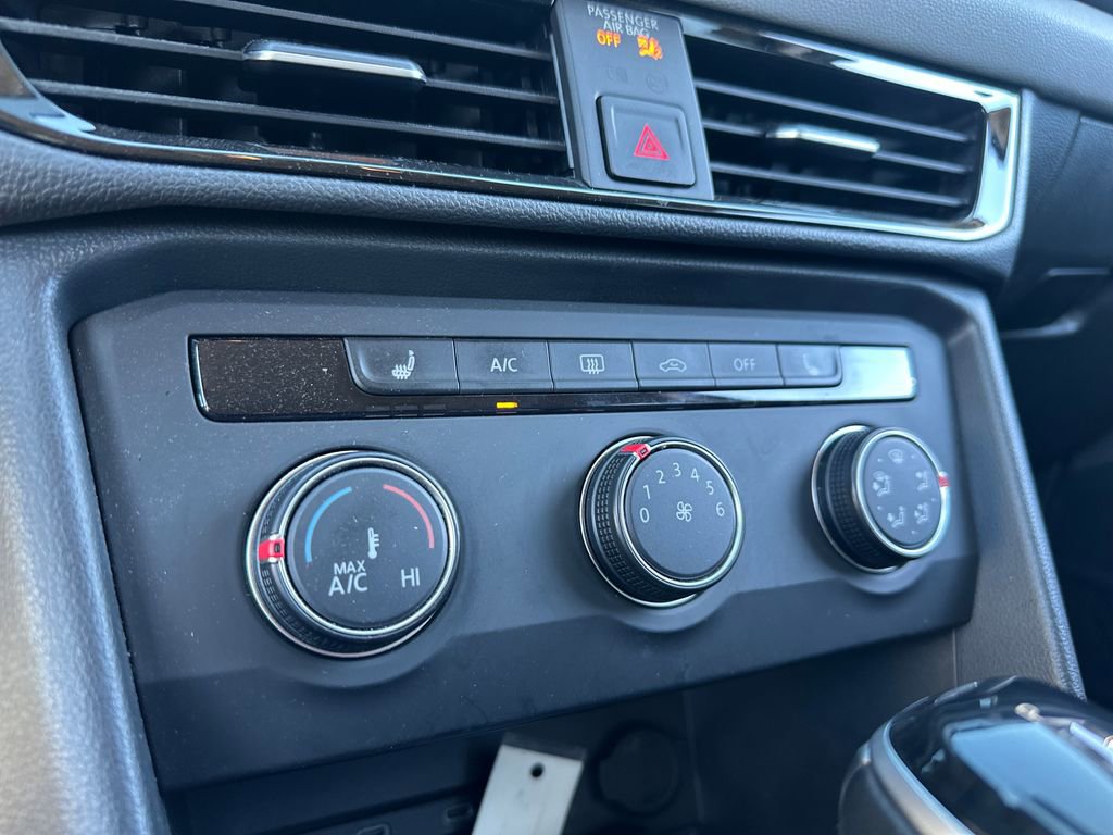 Certified 2022 Volkswagen Taos SE AWD/4WD image 11