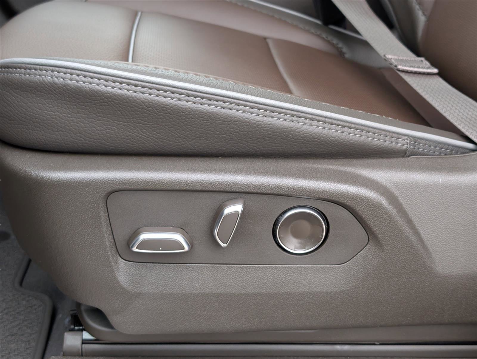 New 2026 GMC Sierra 2500 Denali w/ Denali Reserve Package image 12