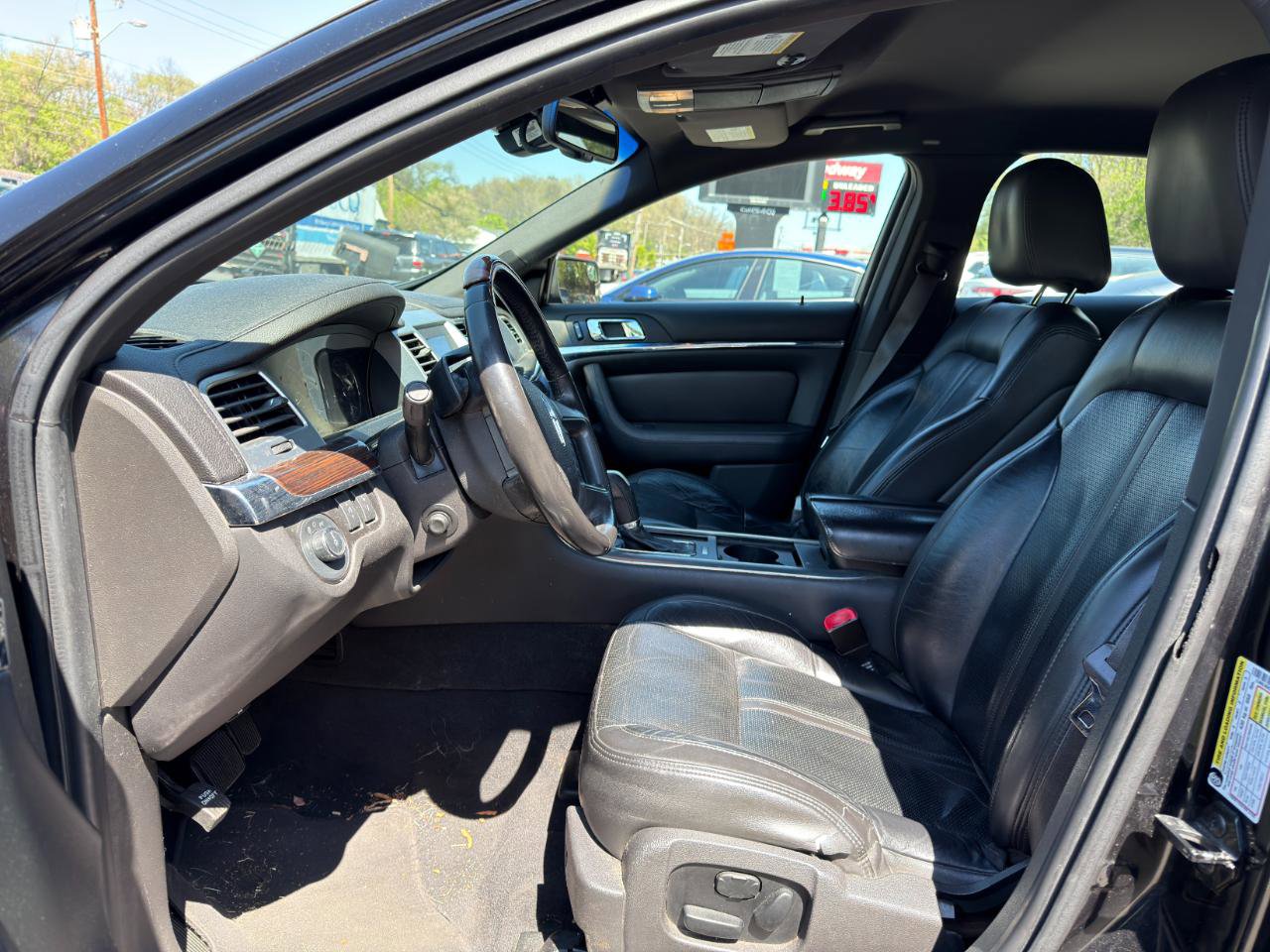 Used 2010 Lincoln MKS FWD image 6