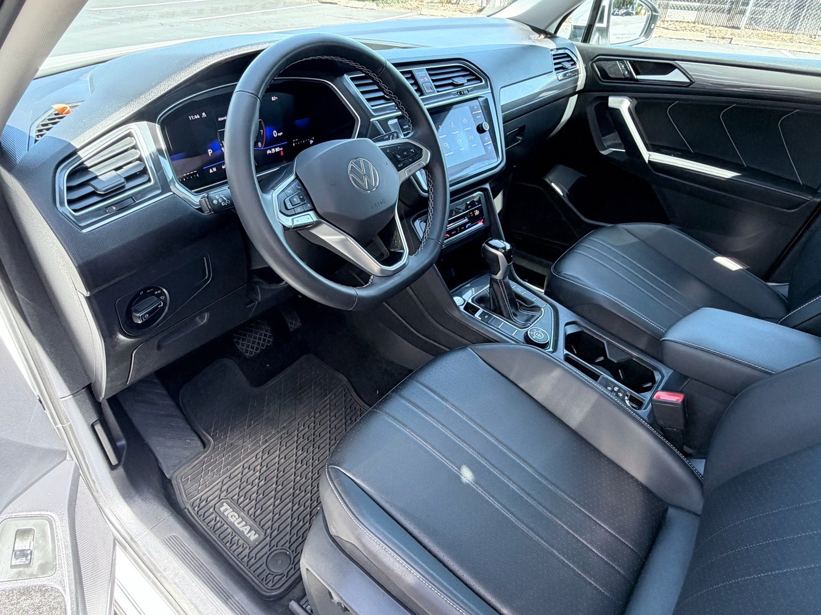 Used 2024 Volkswagen Tiguan SE AWD/4WD image 12