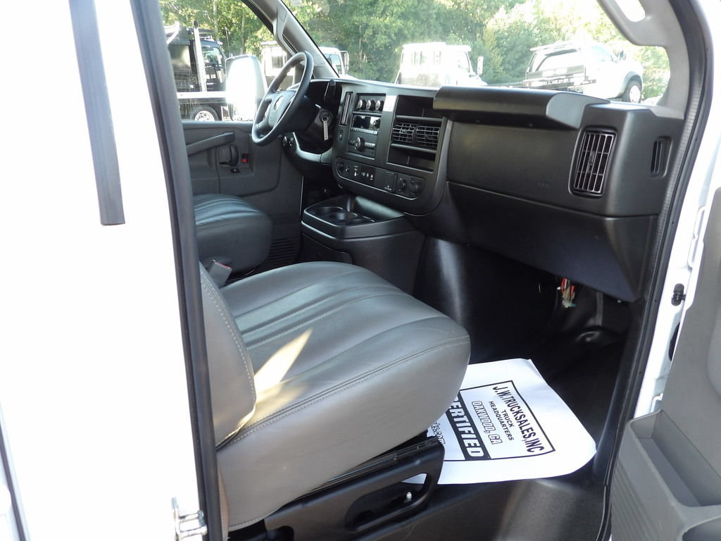 Used 2022 GMC Savana 3500 Extended w/ Power Convenience Package RWD image 27
