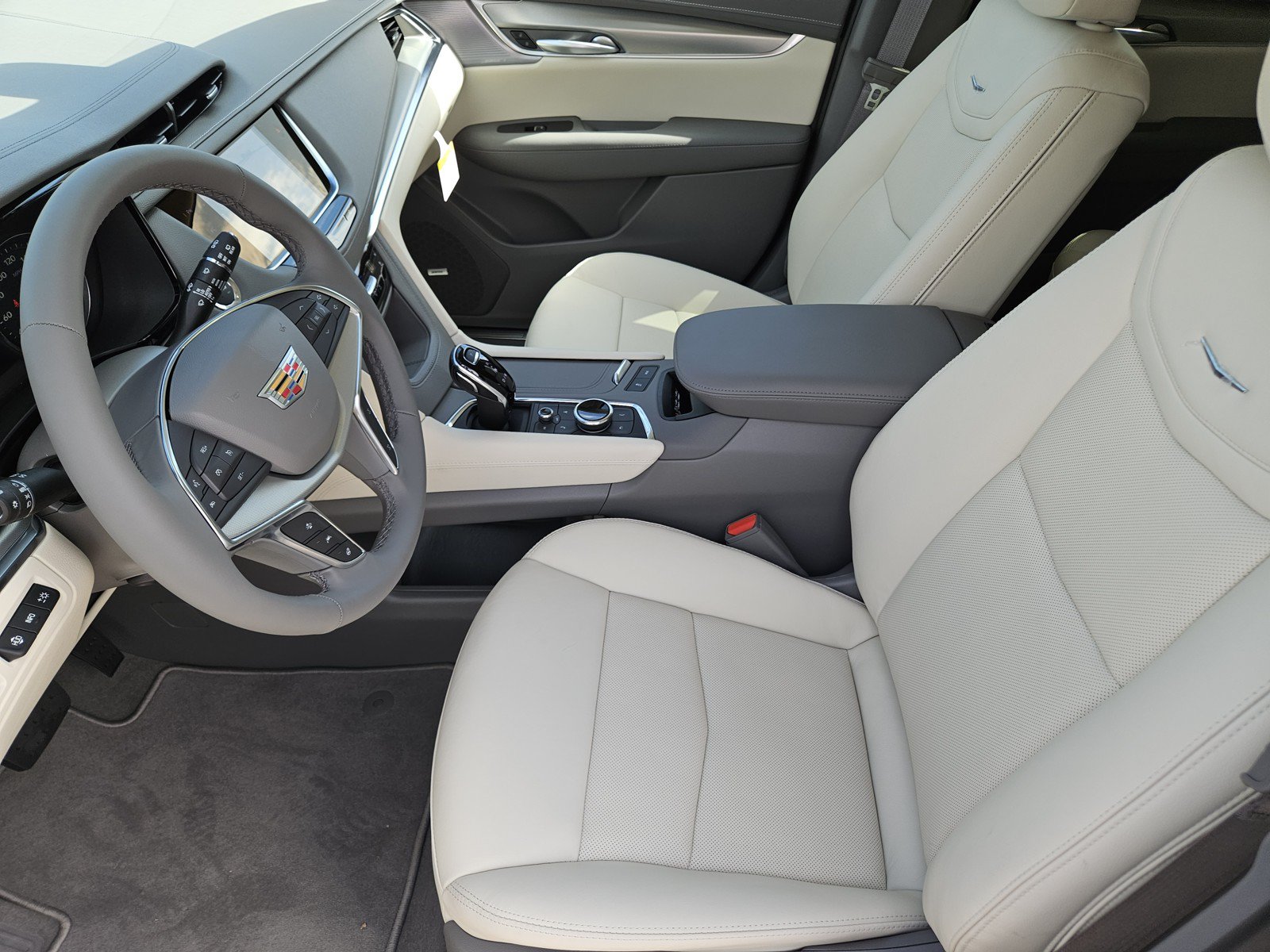 New 2026 Cadillac XT5 Premium Luxury w/ Driver Assist Package AWD/4WD image 9