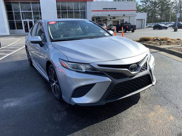 Certified 2020 Toyota Camry SE image 2