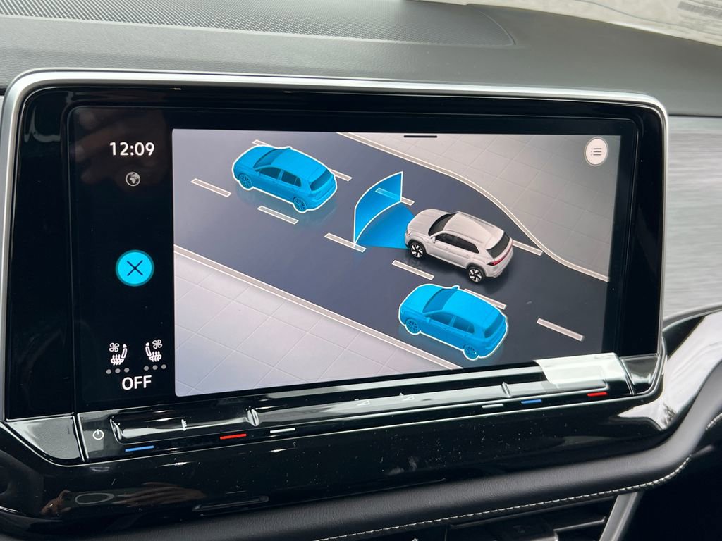 New 2026 Volkswagen Atlas Cross Sport SE image 24