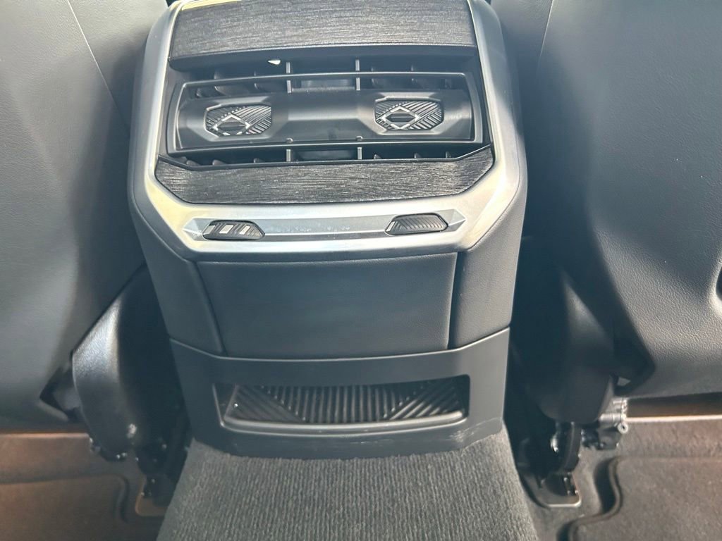 Used 2025 BMW 740i RWD image 29