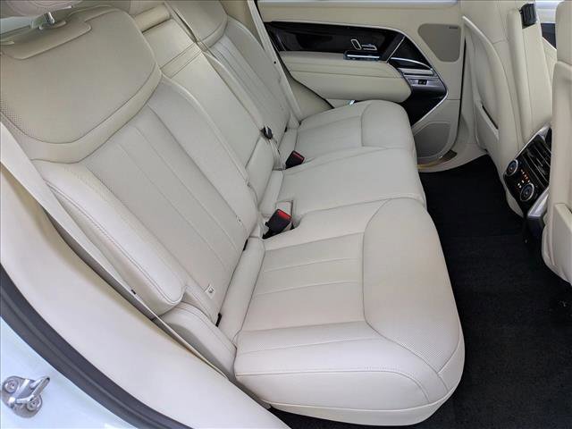 Certified 2025 Land Rover Range Rover SE image 21