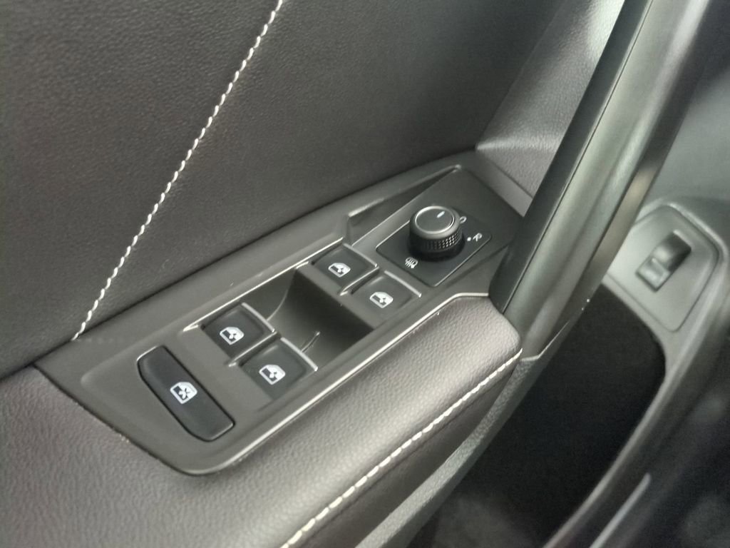 Used 2024 Volkswagen Tiguan SE R-Line image 30