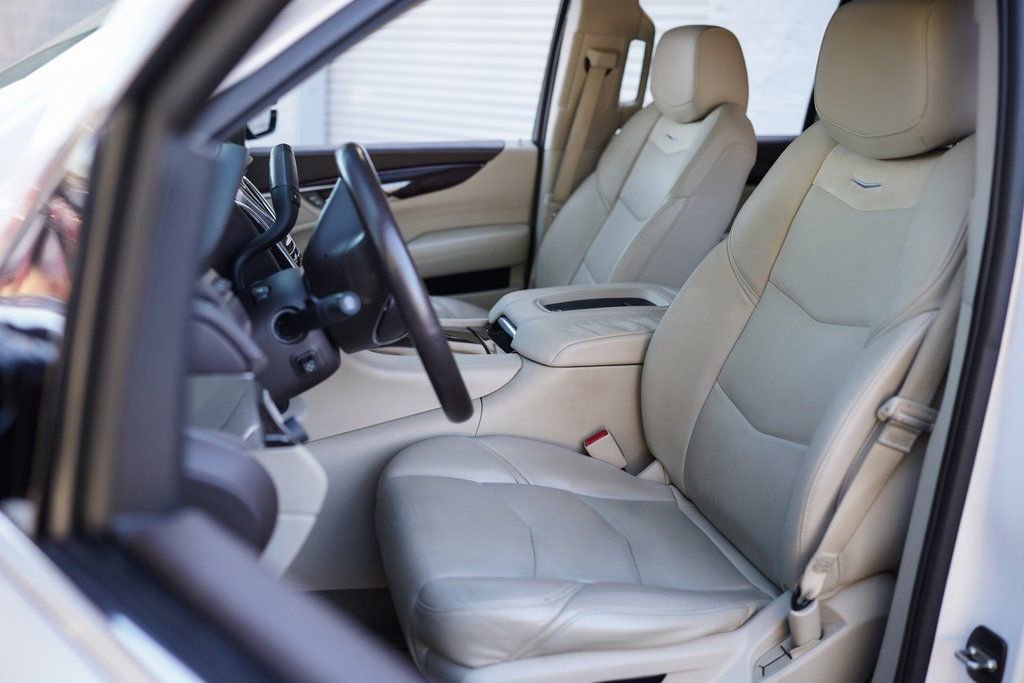Used 2016 Cadillac Escalade Luxury image 23