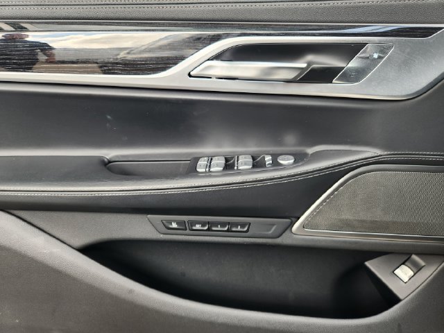 Used 2022 BMW 750i xDrive w/ M Sport Package AWD/4WD image 20