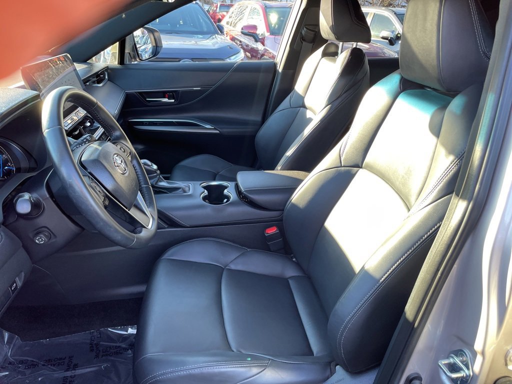Certified 2024 Toyota Venza XLE image 25