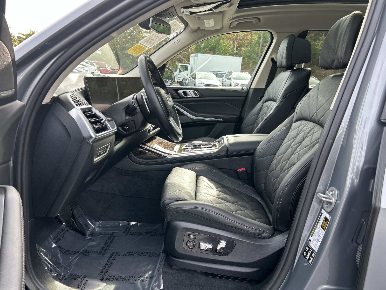 Used 2024 BMW X7 xDrive40i w/ Premium Package image 22