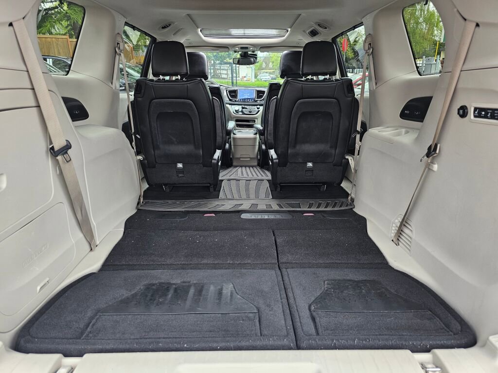 Used 2018 Chrysler Pacifica Limited w/ Tire & Wheel Group image 17