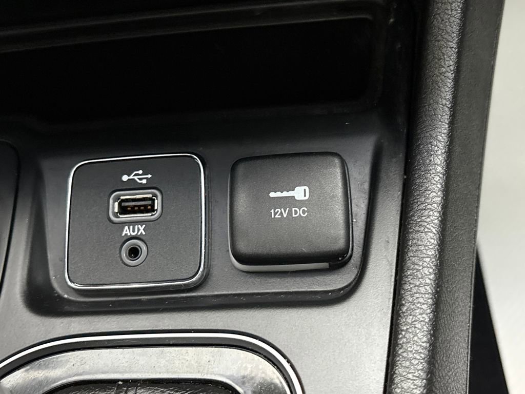 Used 2019 Jeep Cherokee Limited image 21