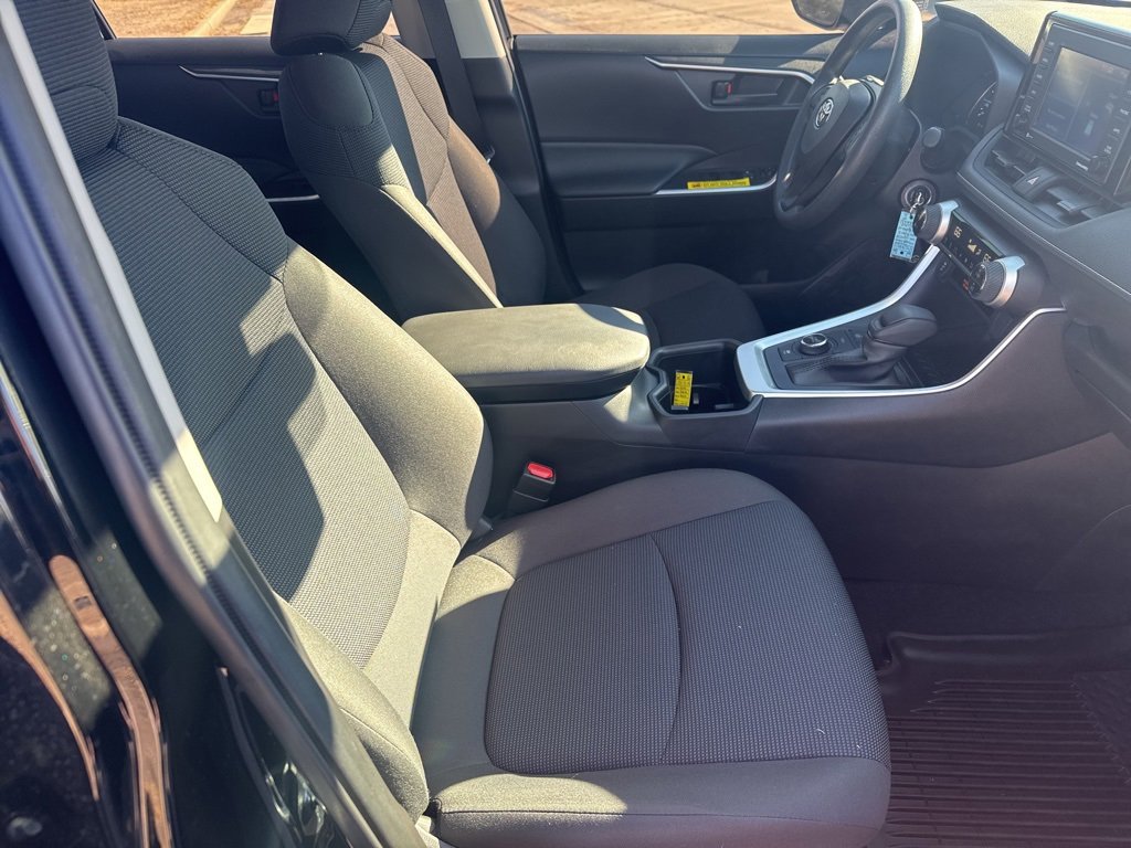 Used 2022 Toyota RAV4 LE image 13