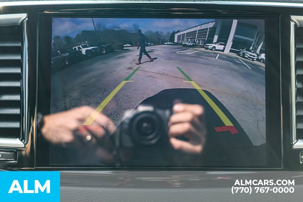 Used 2024 Chrysler Pacifica Touring-L image 39