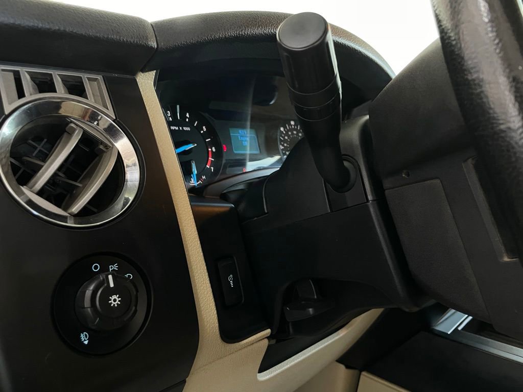 Used 2015 Ford Expedition XL image 32