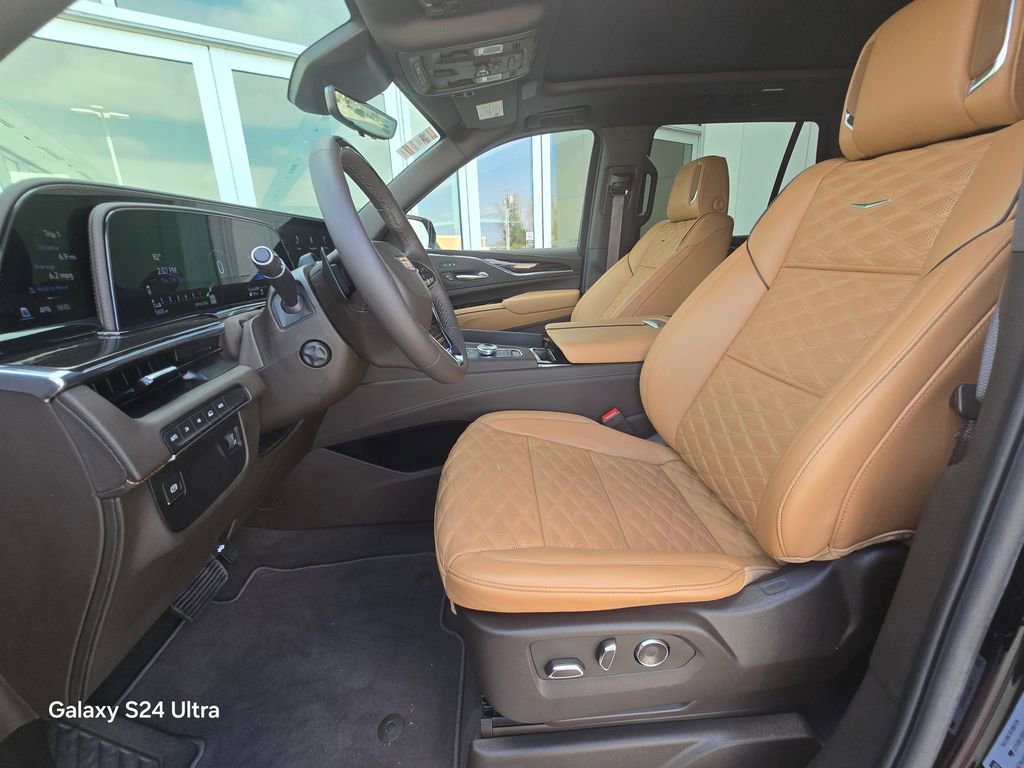 Used 2024 Cadillac Escalade Premium Luxury image 10