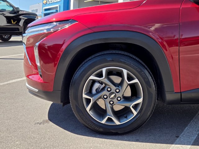 Used 2025 Chevrolet Trax LT w/ LT Convenience Package FWD image 9