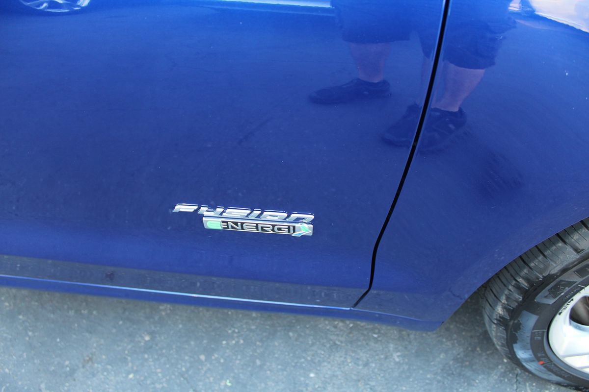 Used 2016 Ford Fusion Energi Titanium FWD image 13