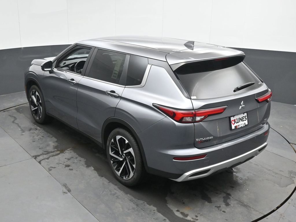 Used 2024 Mitsubishi Outlander SE image 43