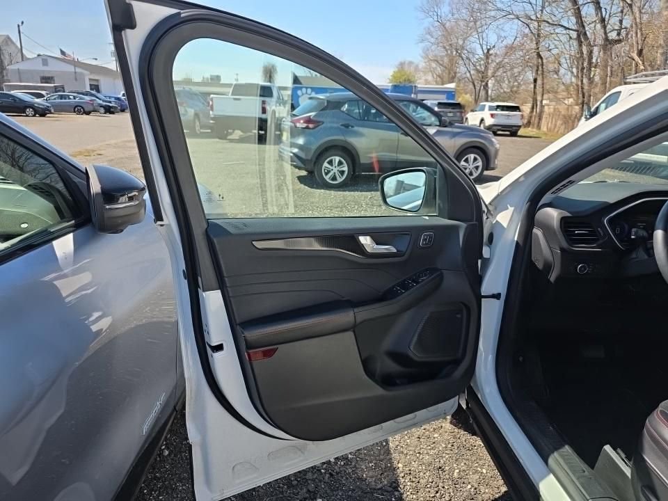 Used 2022 Ford Escape SEL w/ SEL Stealth AWD Package image 6