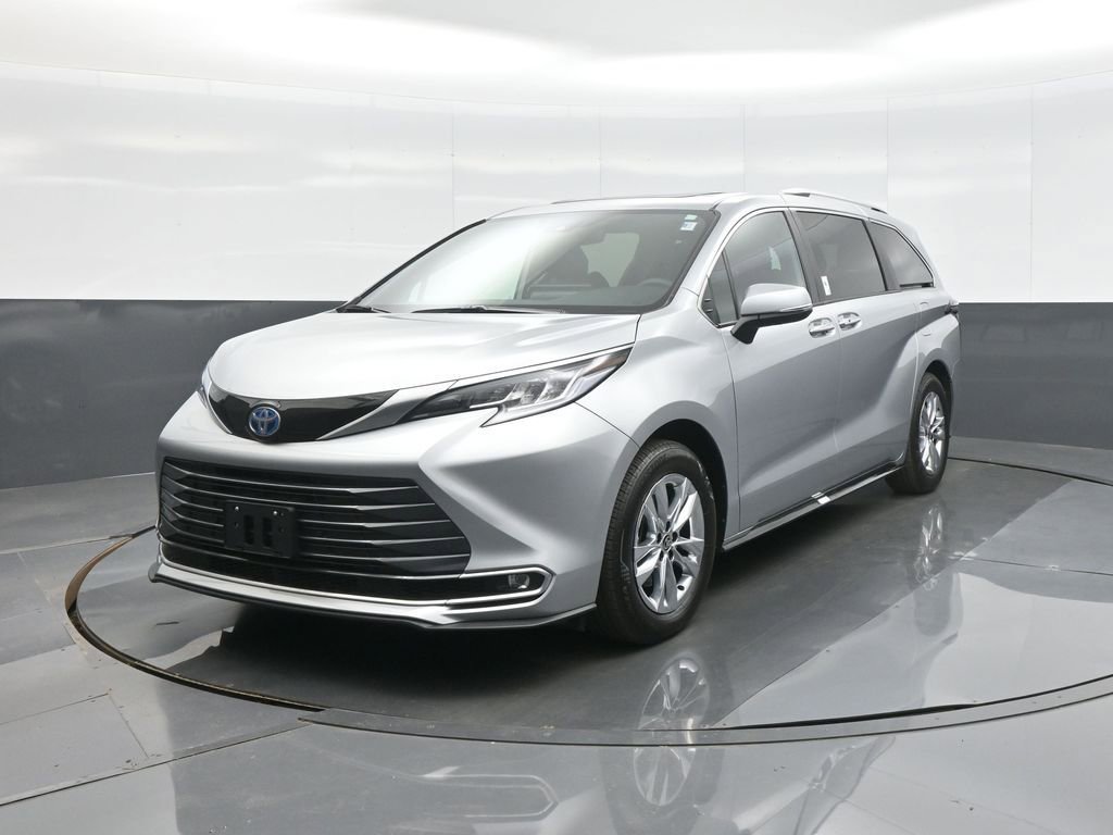 Used 2025 Toyota Sienna Limited AWD/4WD image 5