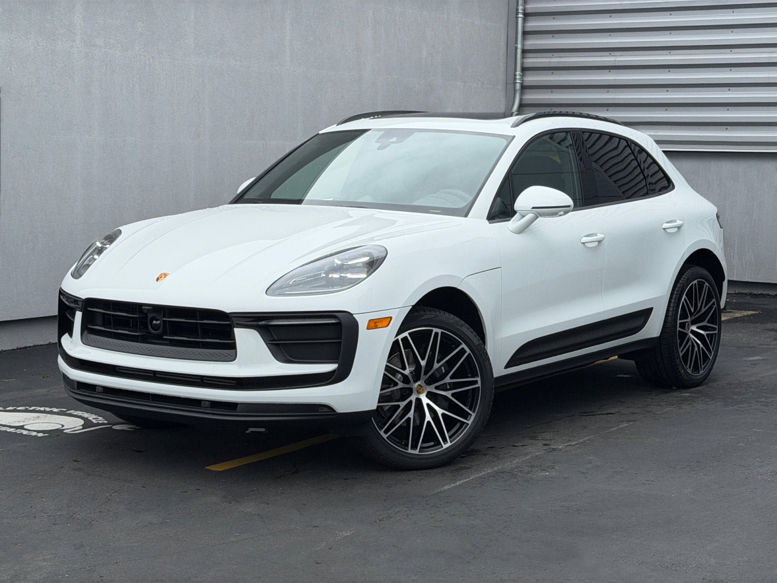 New 2026 Porsche Macan AWD/4WD image 1