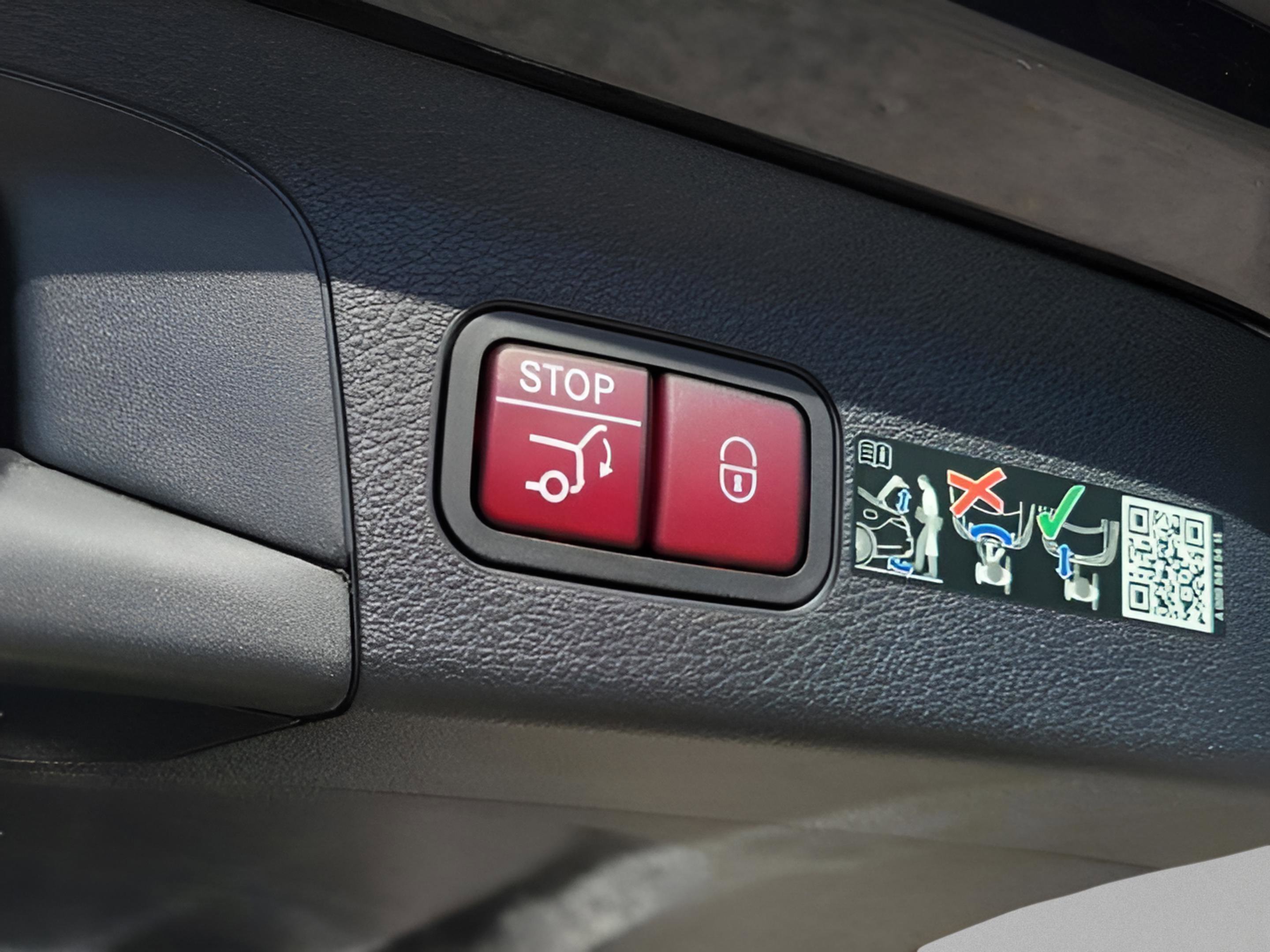 Certified 2026 Mercedes-Benz GLS 450 4MATIC image 7