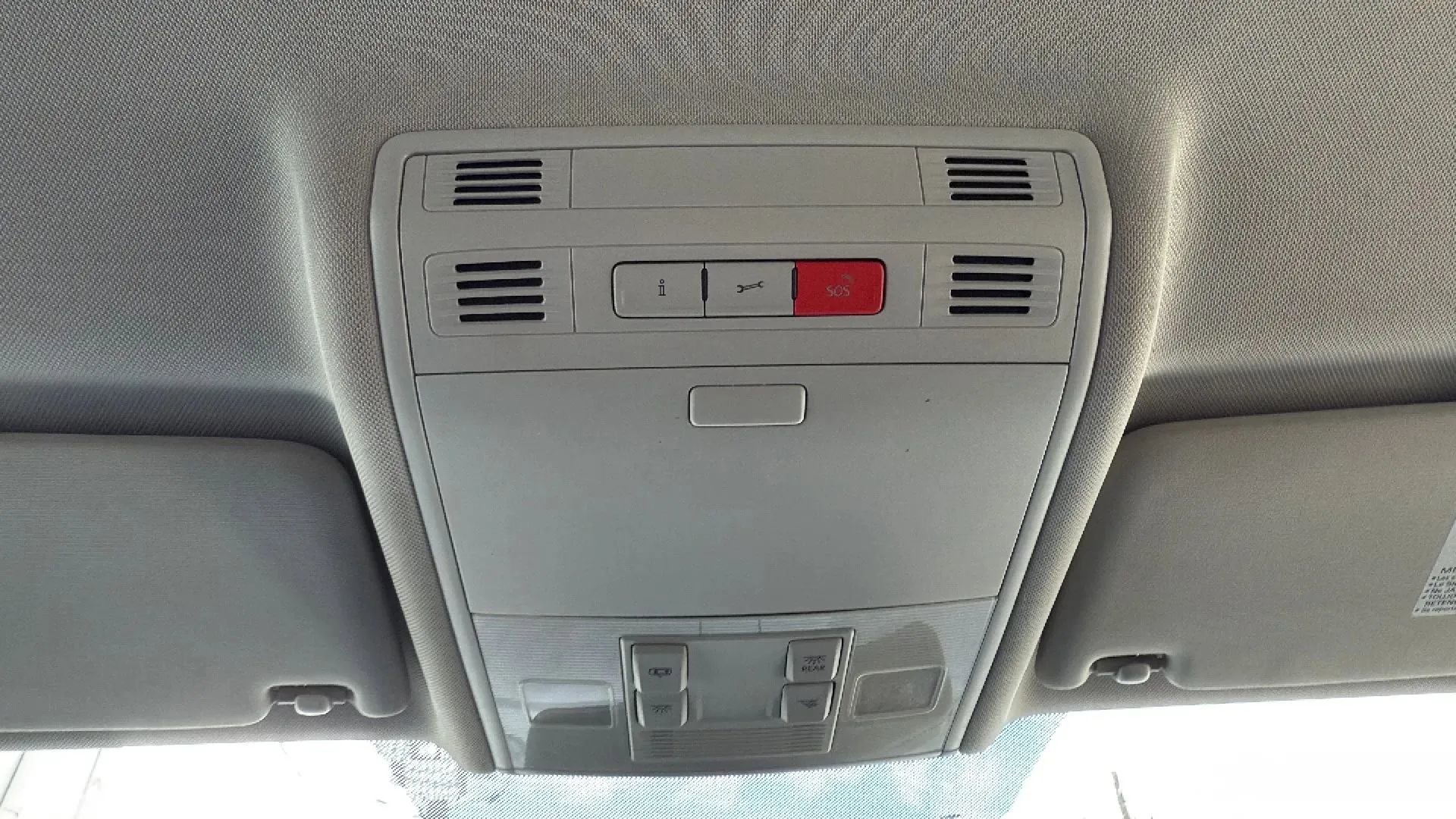 Used 2015 Volkswagen Golf S FWD image 21