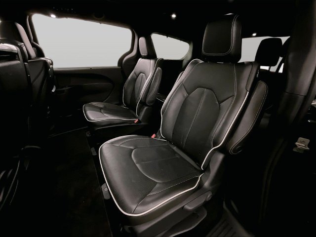 Used 2019 Chrysler Pacifica Limited w/ Advanced Safetytec Group FWD image 25