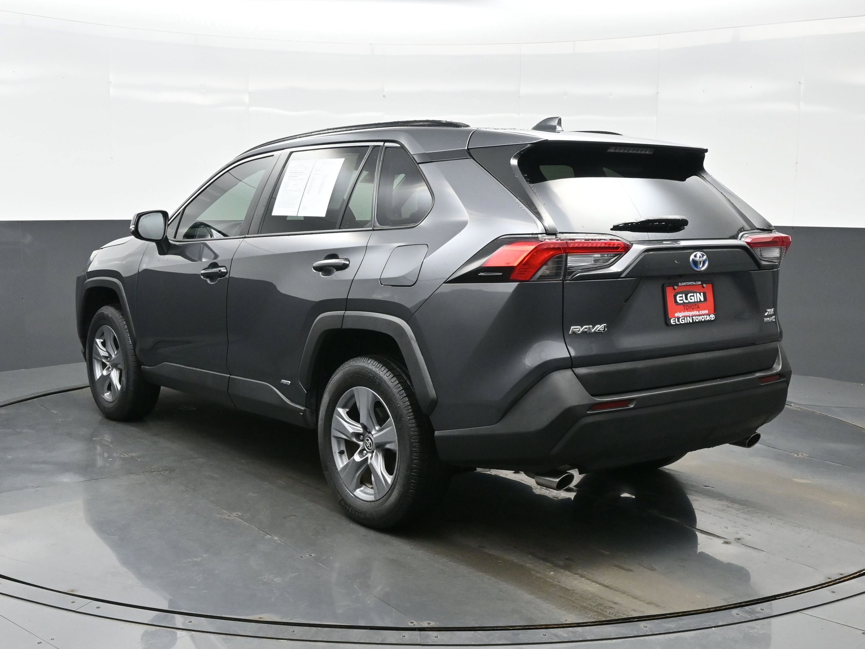 Used 2022 Toyota RAV4 XLE image 4