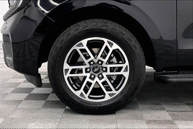 Used 2025 Ford Expedition Active image 10