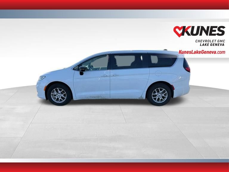 Used 2024 Chrysler Pacifica Touring-L image 8