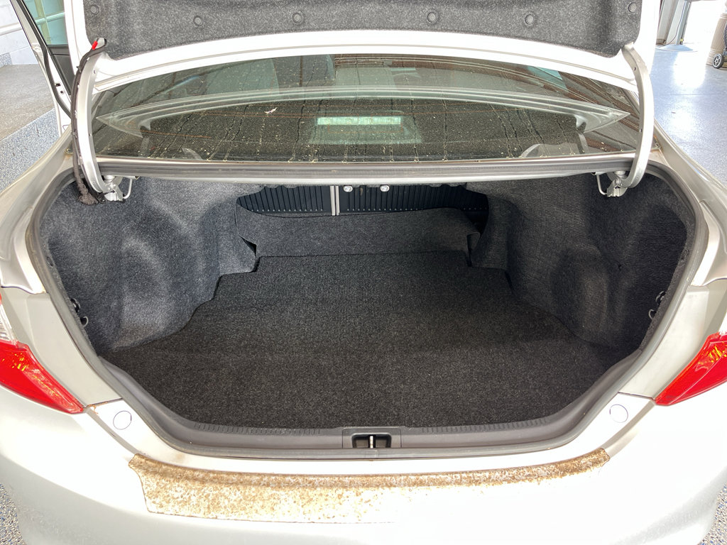 Used 2014 Toyota Camry LE FWD image 7