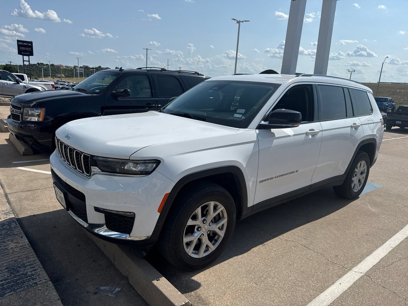Used 2023 Jeep Grand Cherokee L Limited RWD image 1