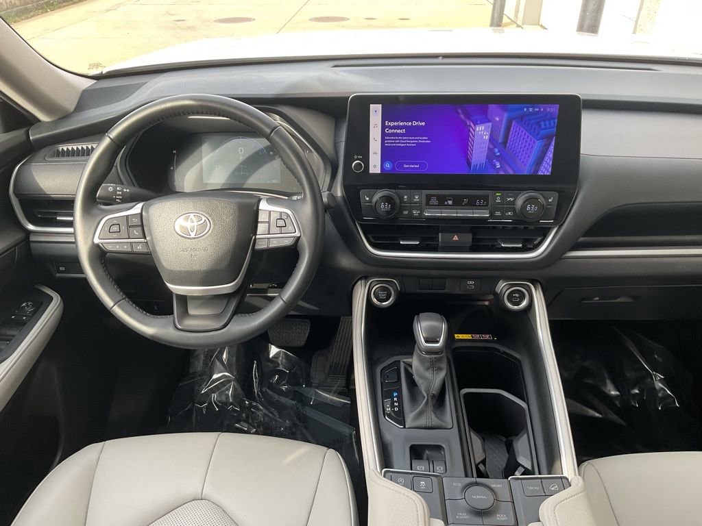 Used 2025 Toyota Grand Highlander AWD image 10