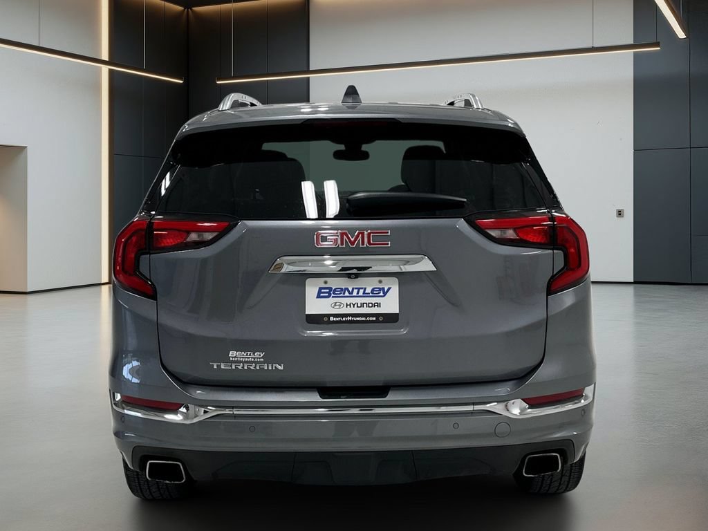 Used 2020 GMC Terrain Denali w/ Denali Premium Package FWD image 5