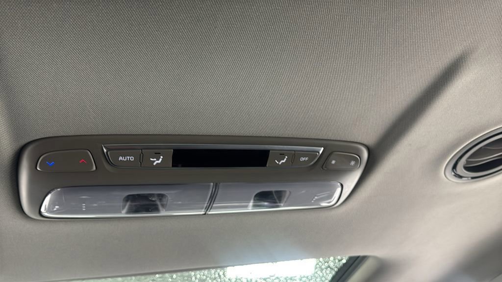 Used 2025 Kia Telluride S image 38