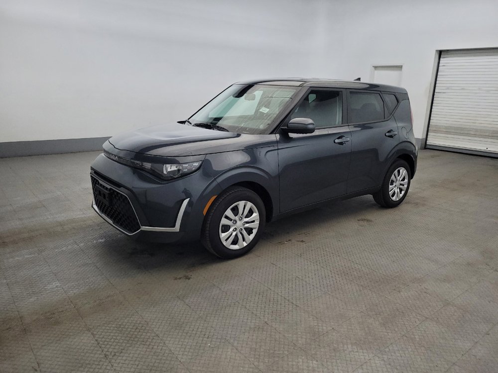 Used 2025 Kia Soul LX FWD image 2