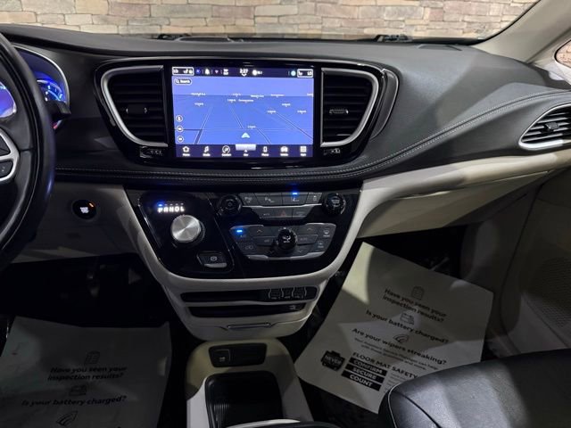 Used 2022 Chrysler Pacifica Touring-L w/ Uconnect Theater Family Group FWD image 17