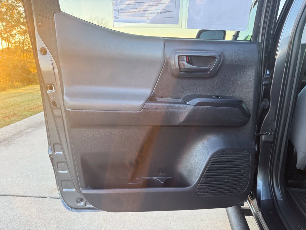 Used 2023 Toyota Tacoma SR AWD/4WD image 13